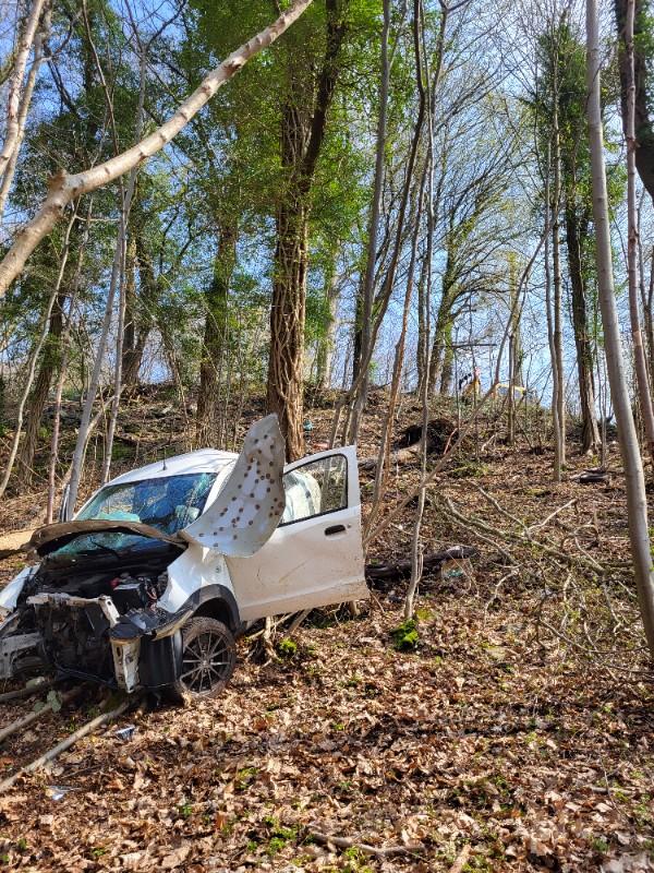 Prise en charge et dépannage à la grue d'une voiture accidentée, à Aywaille